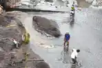 Pasir Sisa Banjir Jadi Berkah bagi Warga Ketenger Banyumas, Dijual Rp10 Ribu per Karung untuk Kas