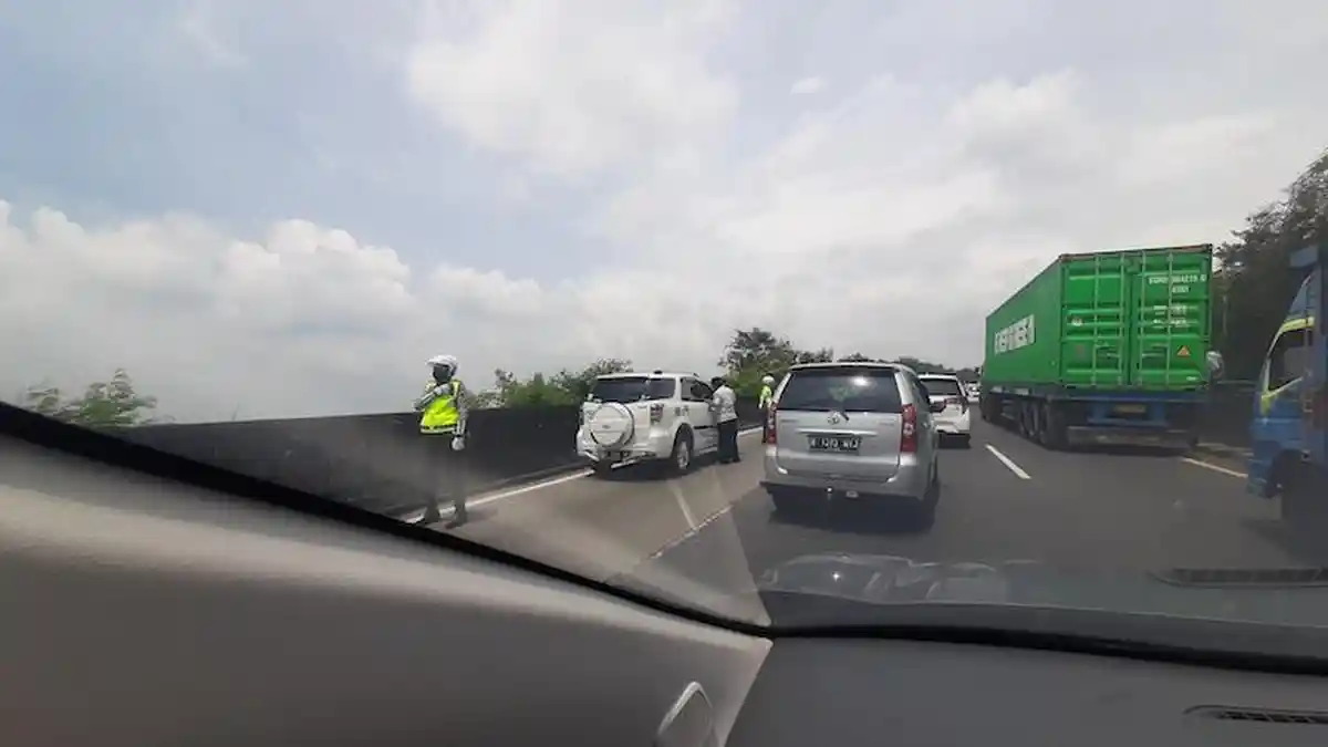 Macet 1 KM di Ruas Tol Srondol-Jatingaleh KM 429, Selepasnya Lancar