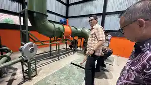 20260329_Walikota-Samarinda-Andi-Harun-meninjau-proyek-insinerator-sampah.jpg