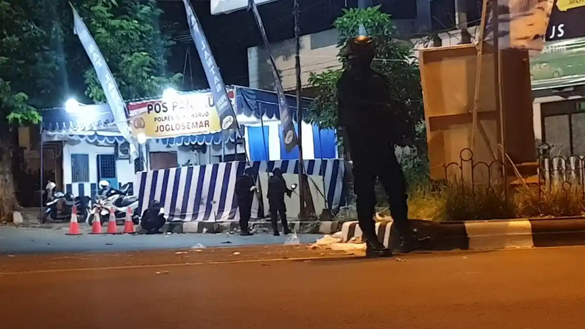 Gegana Brimob Olah TKP Diduga Bom Bunuh Diri di Pos Polisi Kartasura Sukoharjo