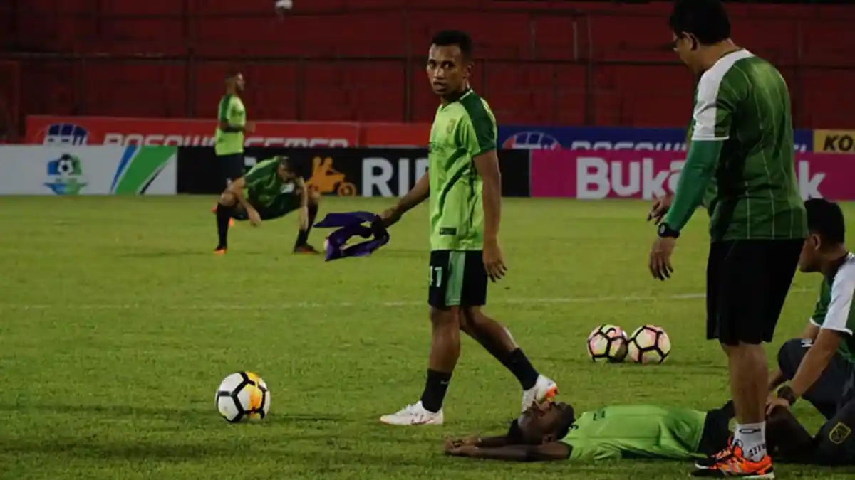 Alfredo Vera Minta Pemain Pemain Persebaya Tak Hanya Tampil Cantik, Tapi Juga Harus Menang