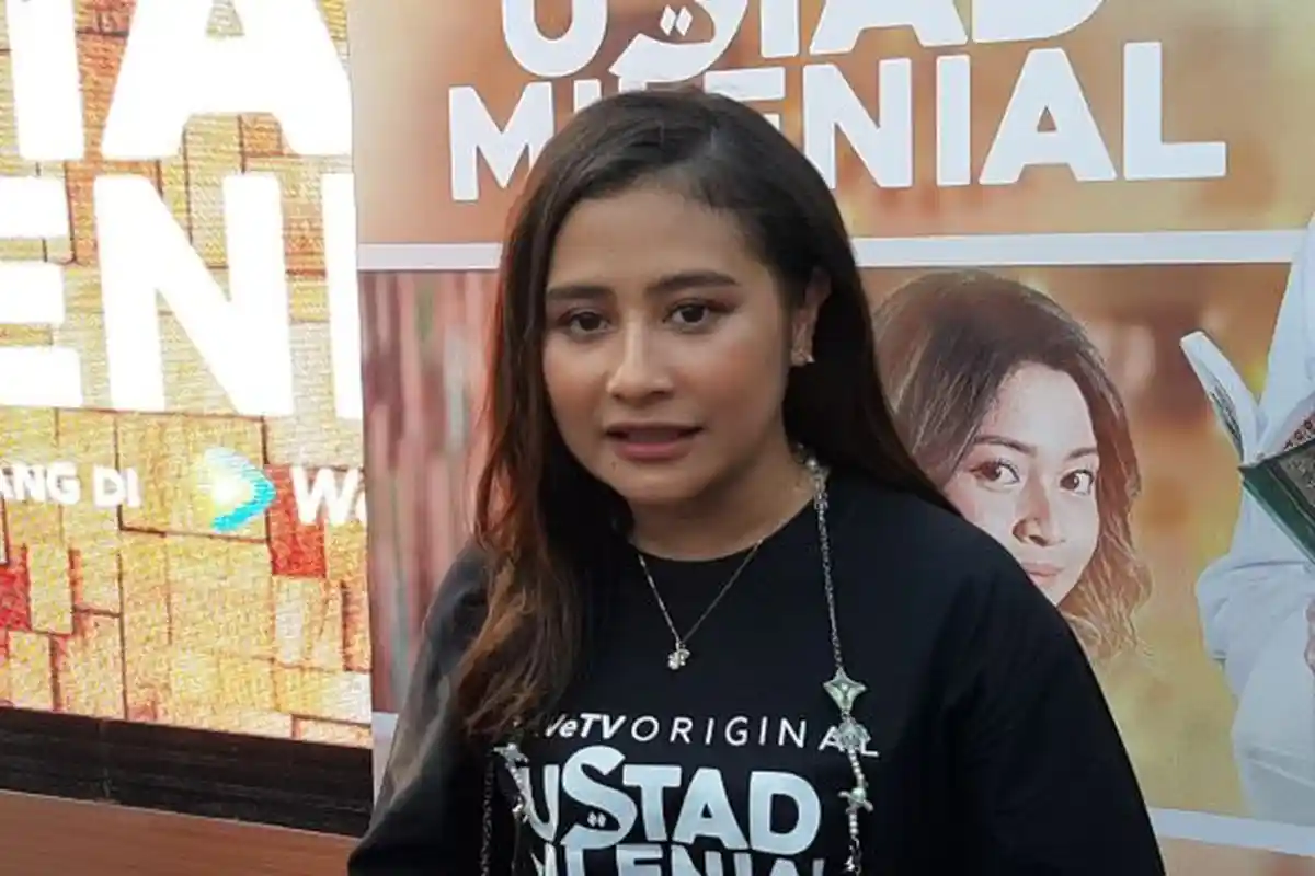 Prilly Latuconsina Curhat dengan Boy William, Ngaku Masih Jomblo Setelah Putus dari Maxime Bouttier