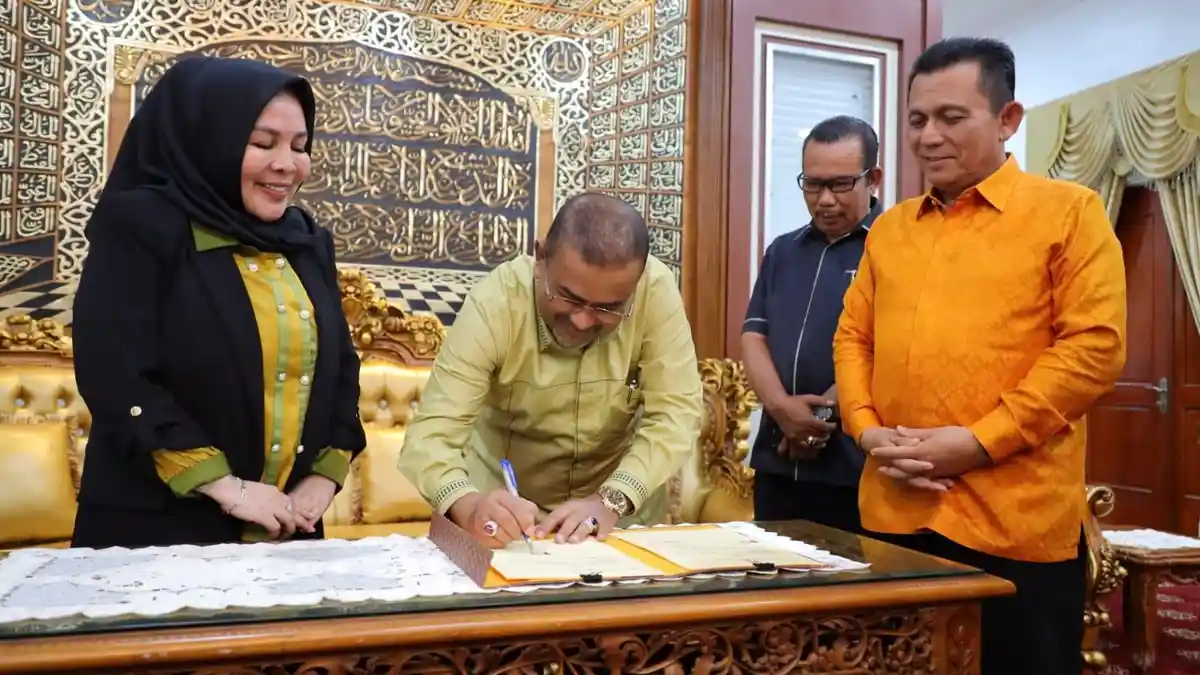 Bupati Karimun Aunur Rafiq Teken MoU Kerjasama dengan Universitas Batam