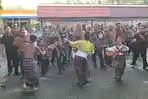 Menteri Koperasi Ferry Juliantono Disambut Huler Wair dan Tarian Hegong Saat Tiba di Sikka NTT