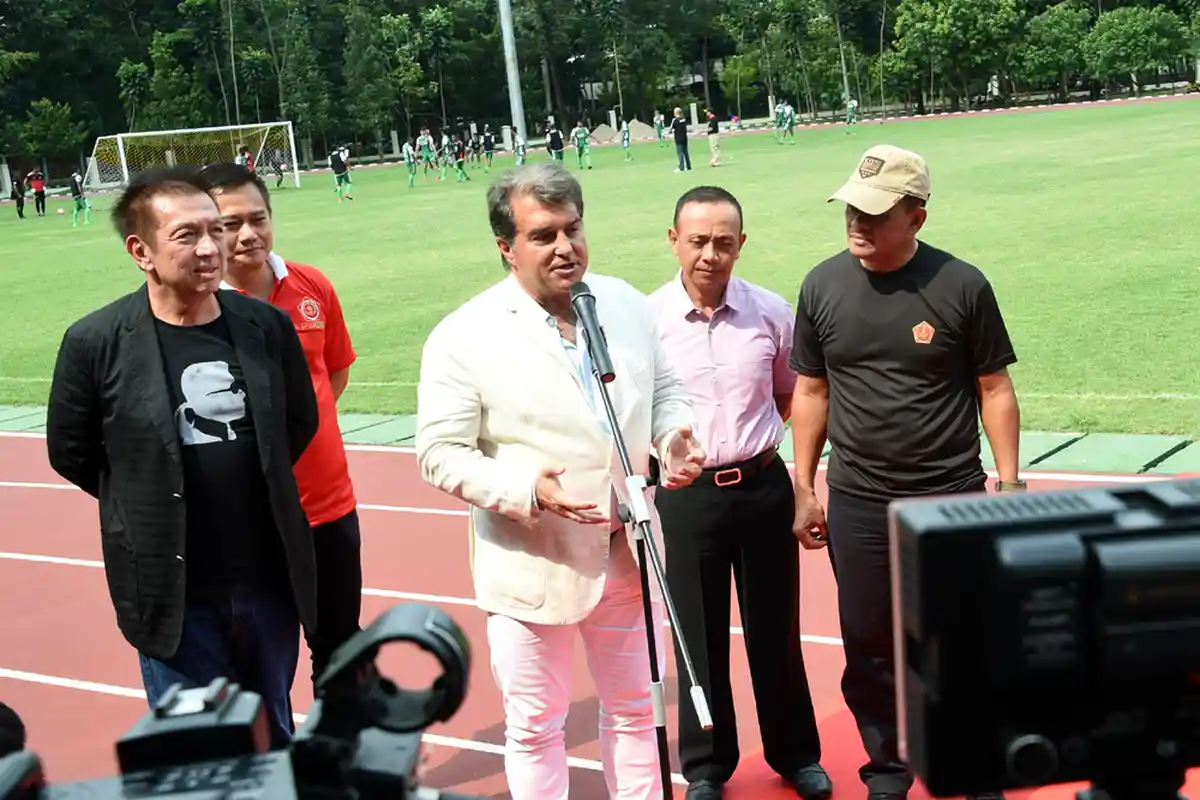Panglima TNI, Mantan Presiden Barcelona dan Pemilik Valencia Sambangi PS TNI