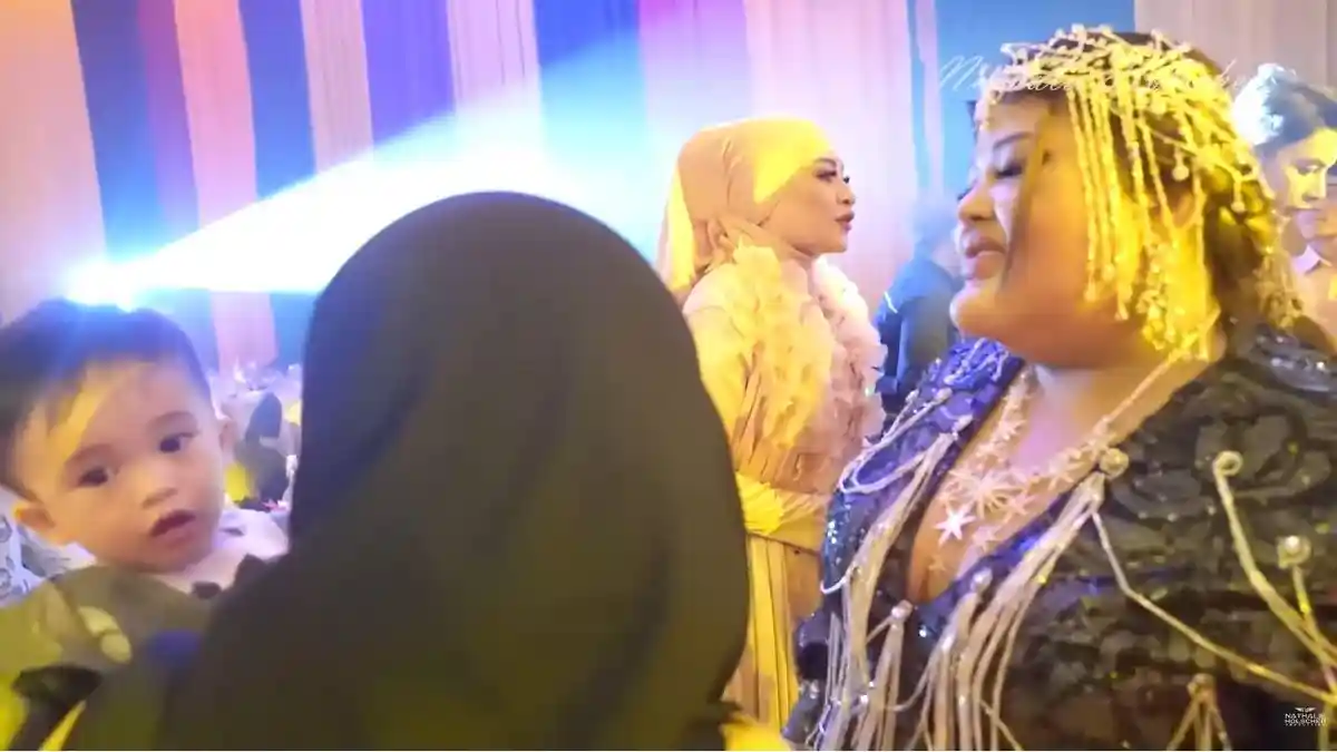 Adzam Dapat THR dari Shindy Samuel saat Diajak Nathalie Holscher Halal Bihalal