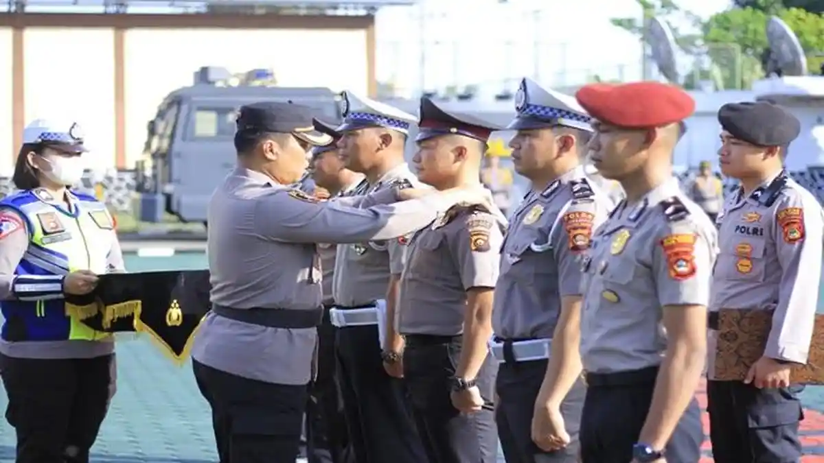 54 Personel Polres OKU Timur Mendapatkan Kenaikan Pangkat Setingkat Lebih Tinggi