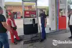 Petugas-Unit-Tipidter-Polres-Kediri-melakukan-sidak-ke-sejumlah-SPBU.jpg