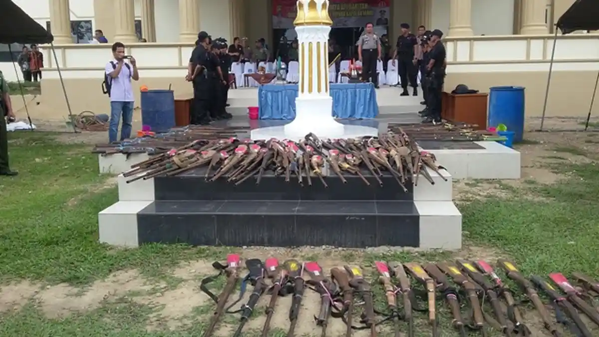 FOTO: Ratusan Senpi Hasil Operasi Teritorial Korem 042/Gapu Diserahkan ke Mapolda Jambi
