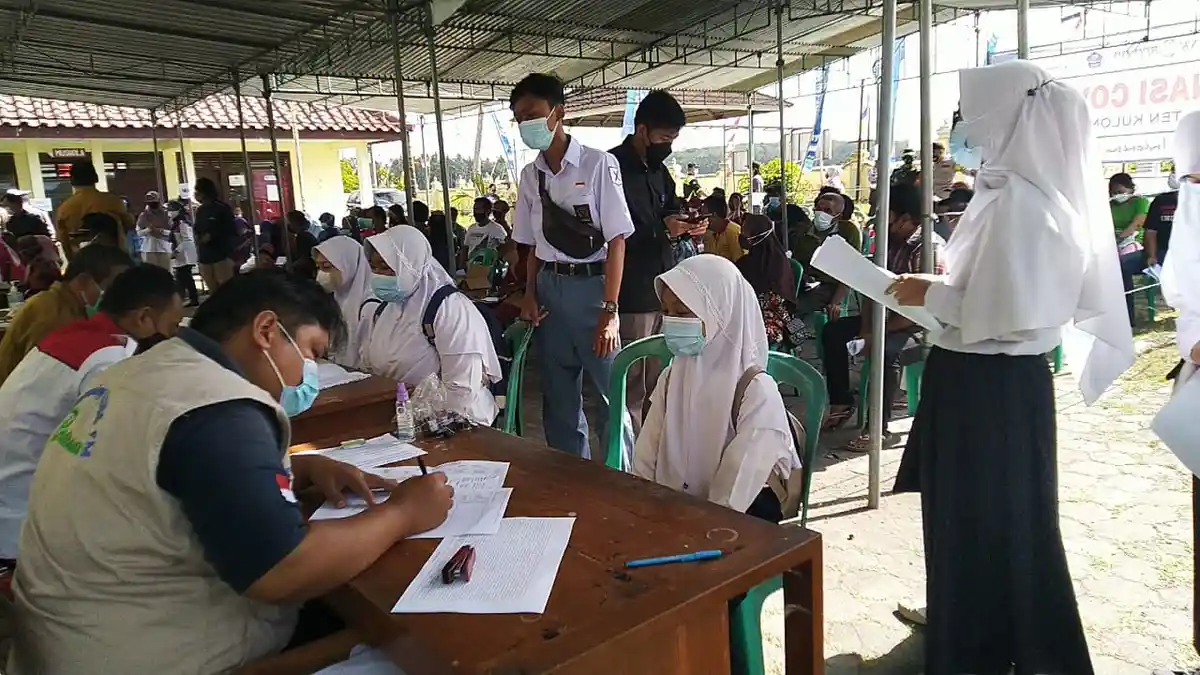 Pemkab Kulon Progo Bekerjasama dengan Bank BPD DIY Cabang Wates Gelar Vaksinasi Massal