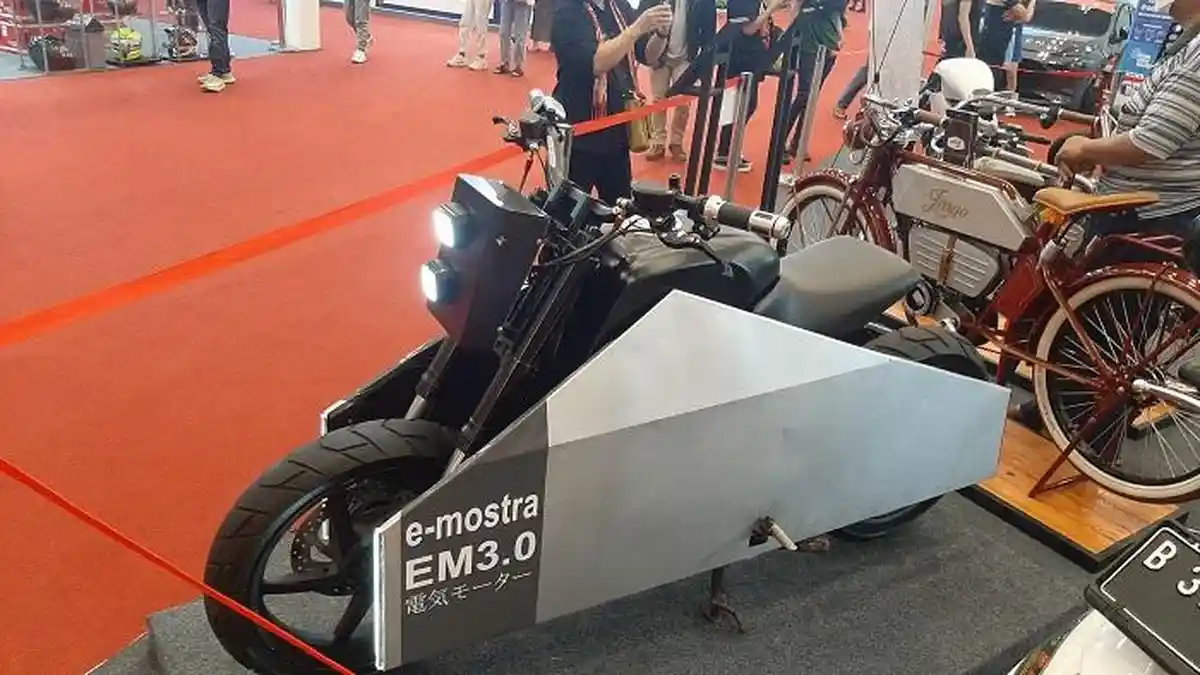Kosmik Pamerkan Sepeda dan Motor Listrik di GIIAS 2021