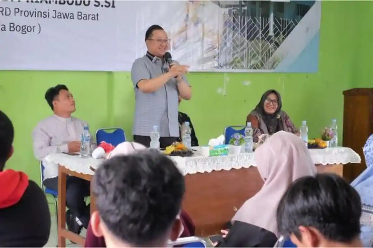 RIZALDY D PRIAMBODO, S.Si Sosialisasikan Pendidikan Demokrasi di SMK & SMA PUI Kota Bogor