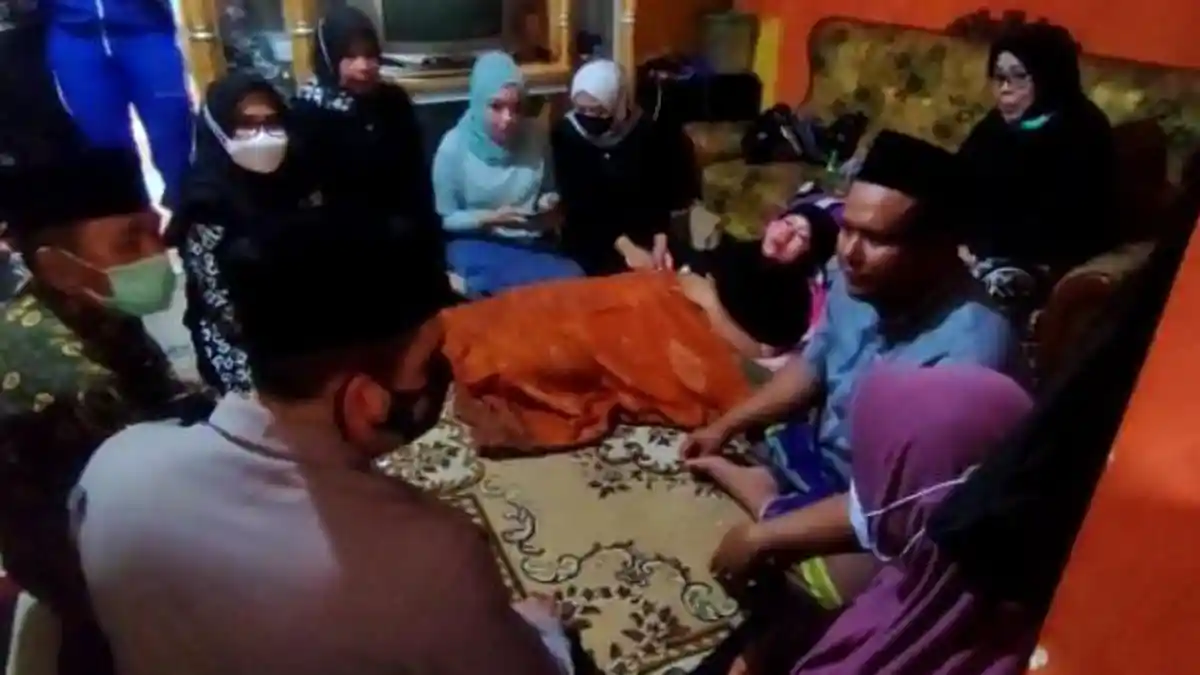 Orang Tua MDA Masih Terbaring Lemas Tak Menyangka Anaknya Meninggal Setelah Divaksin