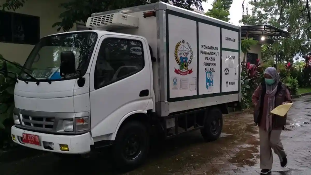 BREAKING NEWS: 30 Ribu Unit Vaksin Sinovac Tiba di Makassar