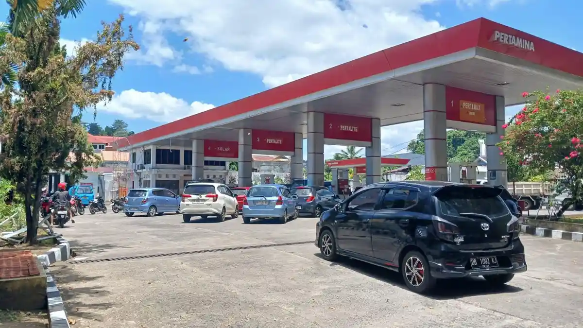 Kenaikan Harga BBM Non-subsidi Bikin Sopir Truk dan Pengendara Mobil di Manado Putar Otak