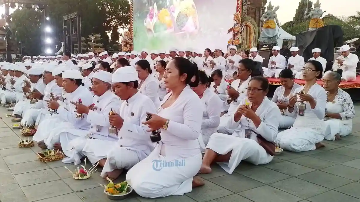 7 Doa Sehari-hari Dalam Hindu Lengkap Dengan Artinya, Mohon Dianugerahi Kecerdasan dan Kesucian