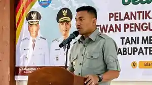 Bupati-Safaruddin-memberikan-sambutan-pada-acara-Pelantikan-pengurus-DPD-TMI.jpg