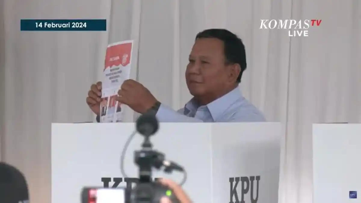Prabowo Usai Becek-becekan Coblos ke TPS: Hujan Membawa Berkah dan Rezeki