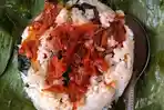 NASI-GEGOK-Nasi-yang-dibungkus-dengan-daun-pisang-di-dalamnya-sudah.jpg