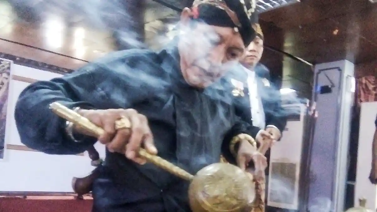 Ketika Keris Sabuk Inten dan Tombak Sapit Abon Dijamas, Begini Tujuannya