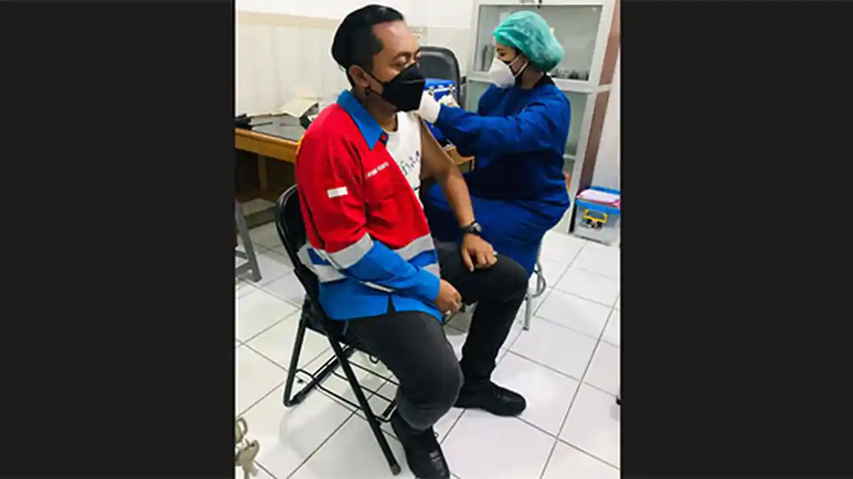 Optimalkan Pelayanan, PLN Bali Suntikkan Vaksin Booster ke Seluruh Pegawai