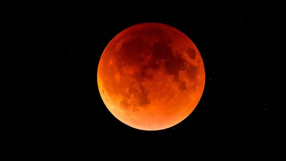 Blood Moon 28 Juli -  Blood Moon Bisa Berpengaruh pada 3 Zodiak Ini?