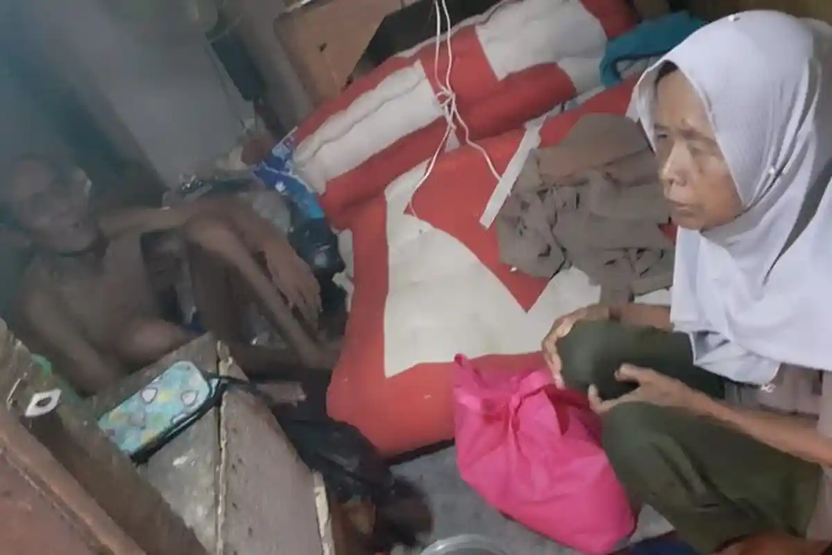 Nenek di Patokbeusi Minta Dibuatkan Rumah ke Kapolres Subang, Suami Lumpuh Sudah Setahun