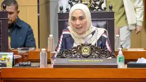 Wakil-Ketua-Komisi-III-DPR-RI-Sari-Yuliati-saat-memimpin-rapat-kerja.jpg