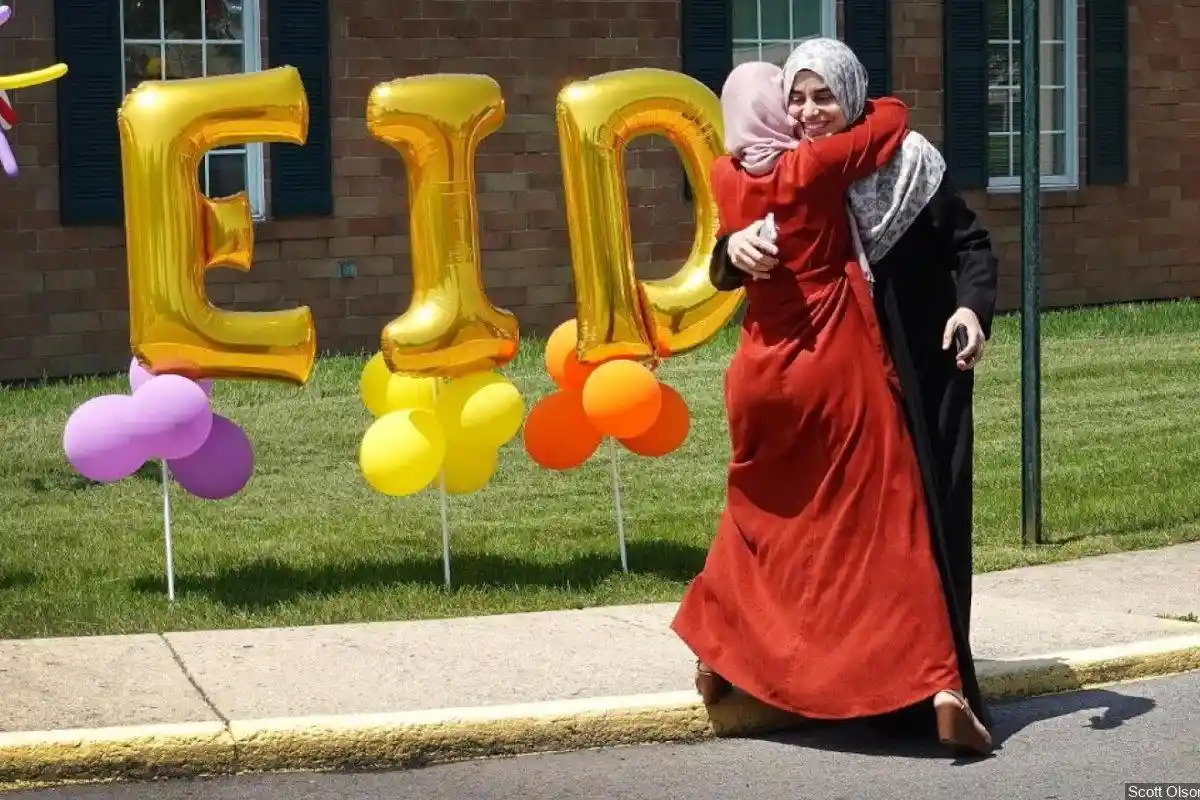 Kamu Sedih Nggak Bisa Mudik? Inilah Cara Asyik Rayakan Lebaran 2023 Tanpa Keluarga di Tanah Rantau