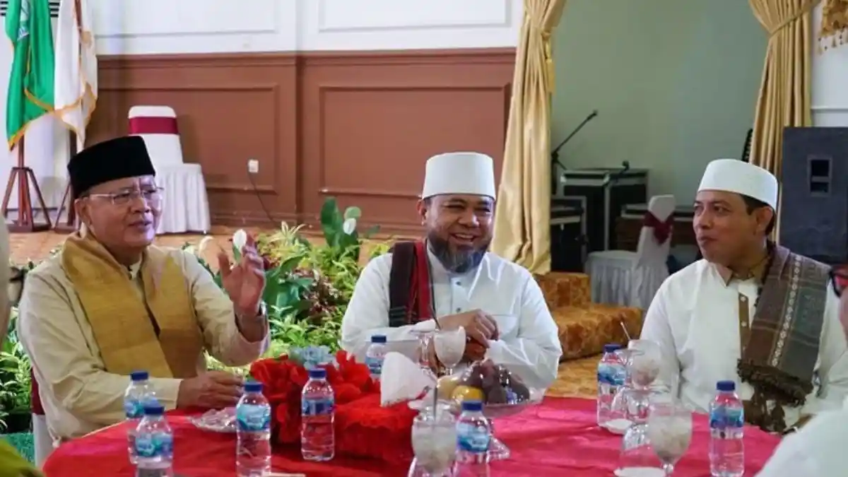 Momen Langka Gubernur Bengkulu Rohidin Mersyah dan Walikota Helmi Hasan Satu Meja saat Lebaran