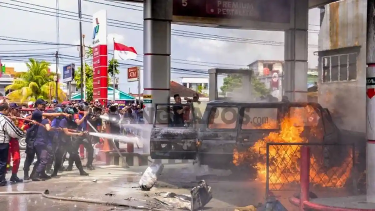 Ditemukan Banyak Jeriken Tempat Isi BBM dalam Mobil Kijang yang Terbakar