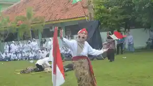 20251111_Siswa-MAN-1-Kota-Pekalongan-saat-mementaskan-drama-Pertempuran-Surabaya_1.jpg