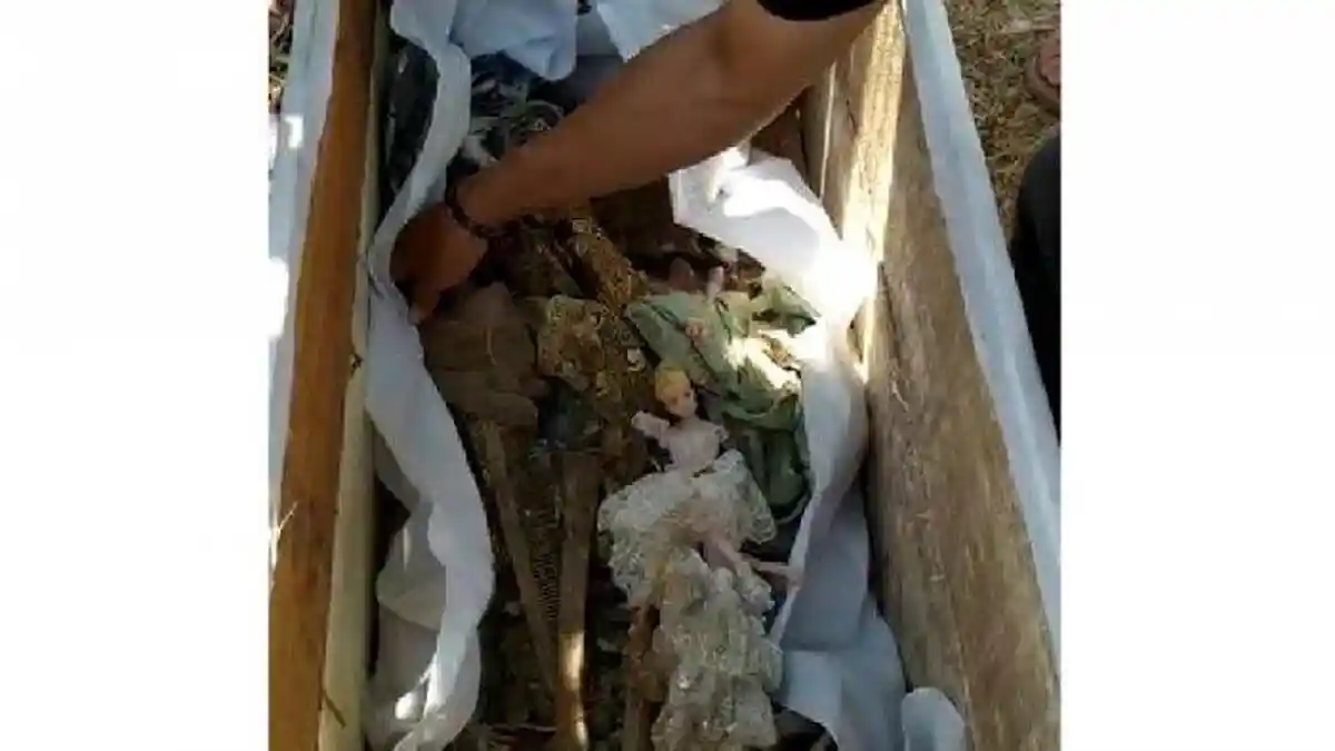 Viral: Identitas Kerangka Manusia Berbusana Pengantin dan Boneka di Solo Terungkap