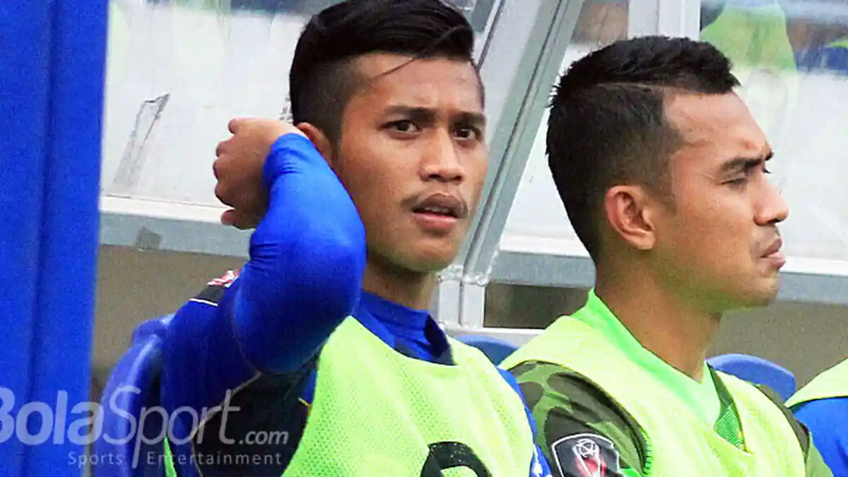 Pelatih Persib Pilih Bek Muda Hadapi Penyerang Senior Barito Putera