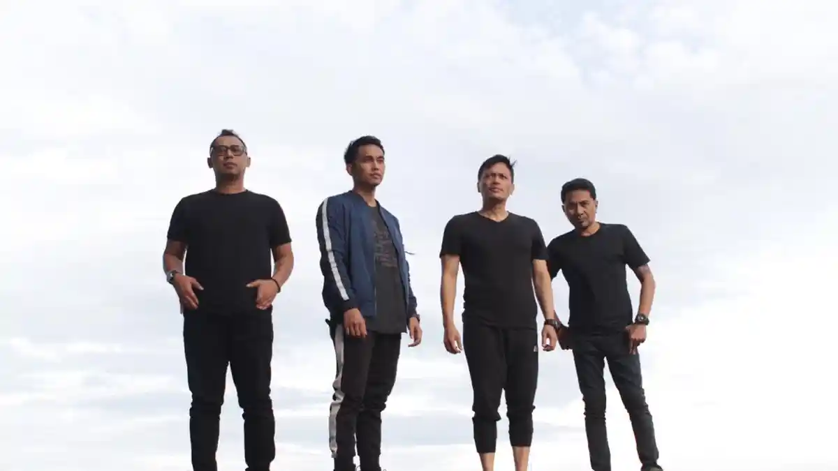 Lirik dan Chord Lagu Haruskah Kumati - Ada Band: Haruskah Kumati Karenamu