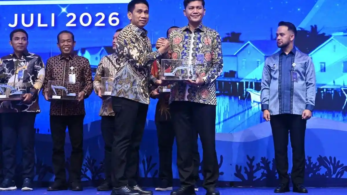Hadiri Rakornas KKP, Bupati Aceh Selatan Terima Bantuan Excavato untuk Rehabilitasi Pascabanjir - Serambinews.com