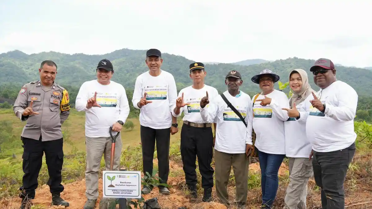 PLN UIP MPA Komitmen Lingkungan Lewat Penanaman Pohon di Jayapura