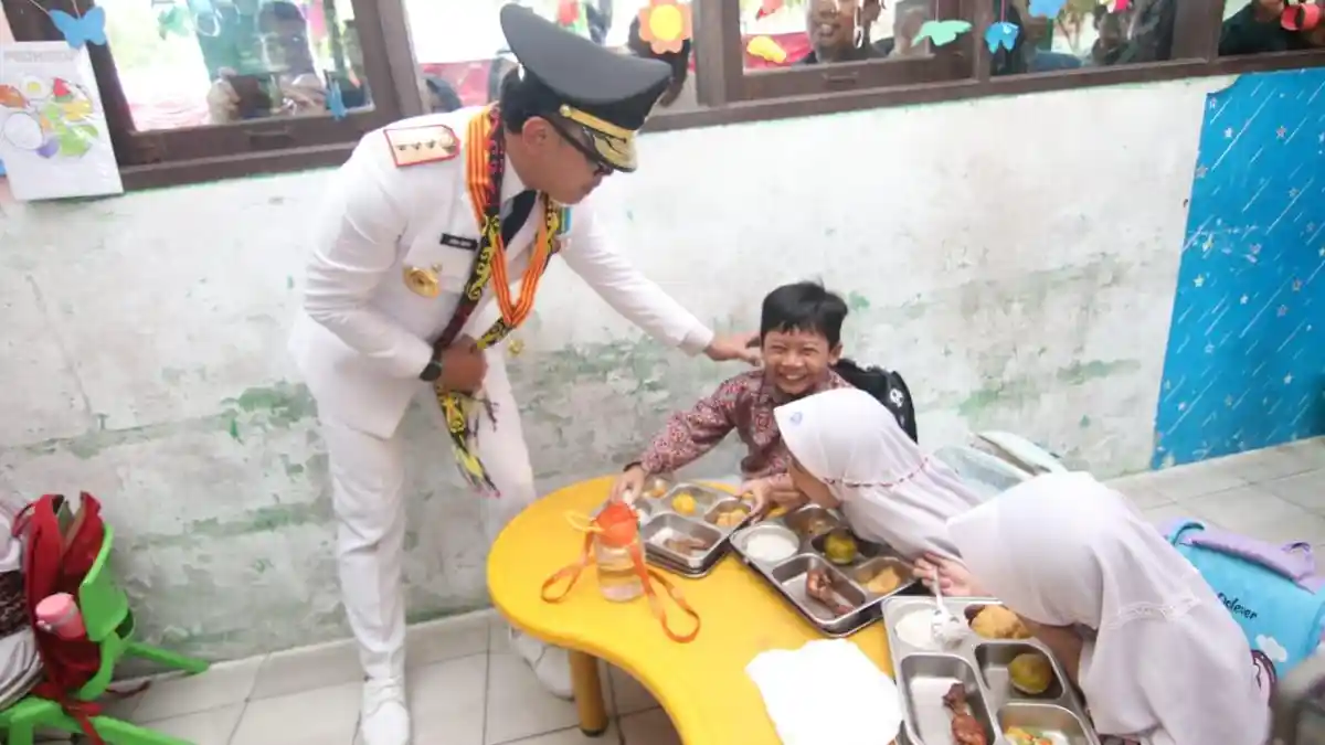 Wamendagri Dorong Partisipasi Warga Awasi Program Makan Bergizi Gratis di Sekolah
