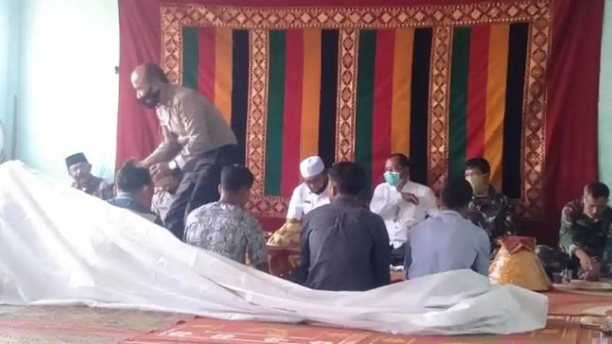Pertikaian Pemuda Kluet Utara dan Timur Berakhir Damai, Didenda Seekor Kerbau Lengkap Bumbu Masak