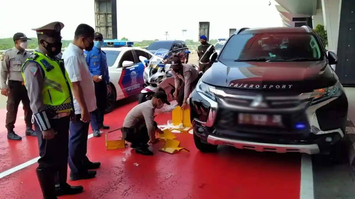 Ada Mobil Pejabat Digembok, Parkir Sembarangan di Dropzone T3 Bandara Soekarno-Hatta