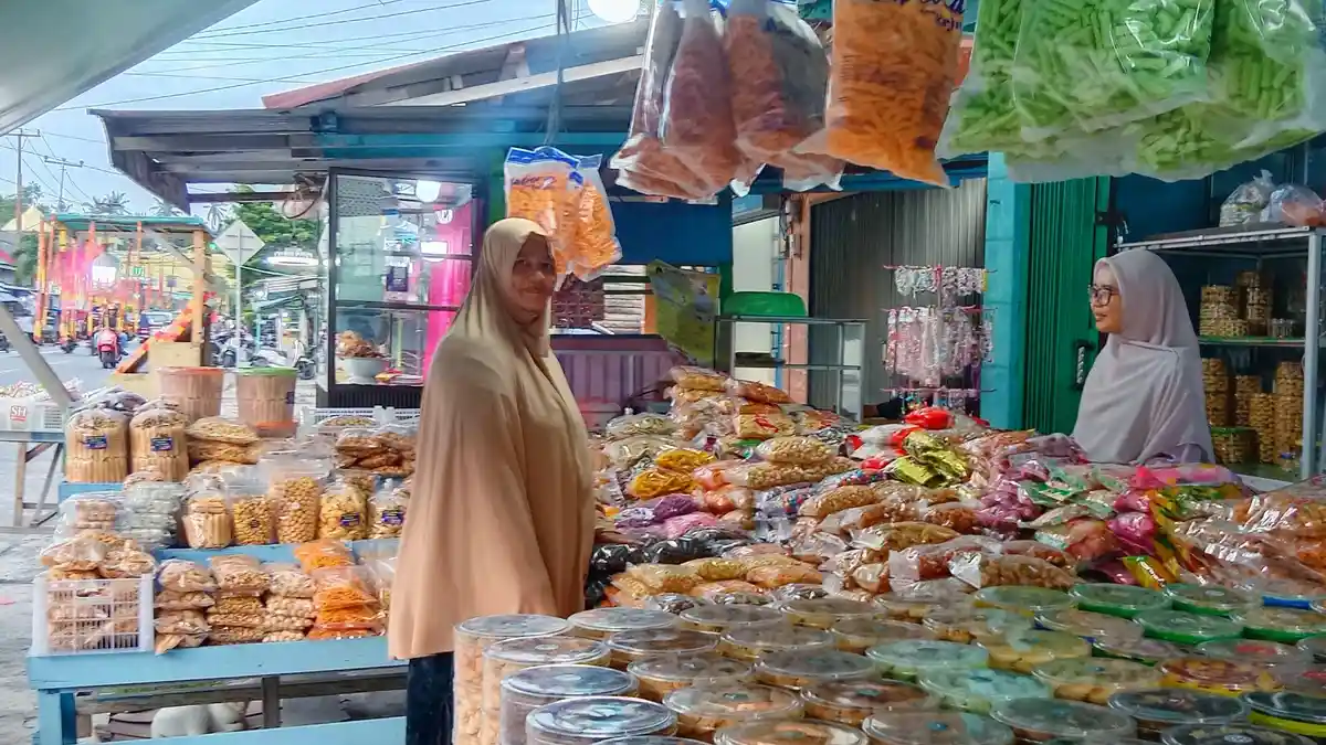 Berkah Ramadan, Manisnya Rezeki Pedagang Kue Kering Khas Lebaran di Natuna Kepri