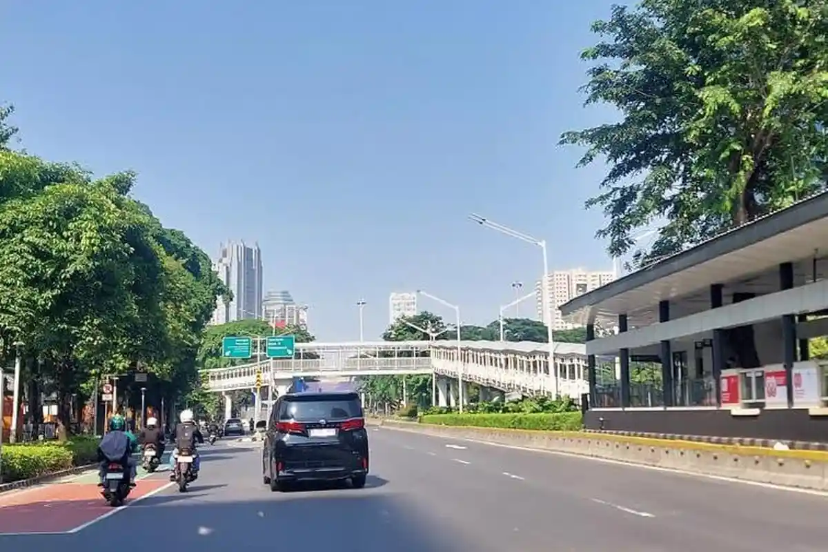 Situasi Terkini di Jakarta pada Senin Pagi: Jalan Gatot Subroto dan Jenderal Sudirman Lengang