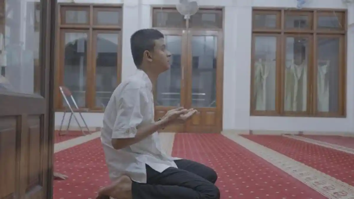 Kisah Difabel Tuli Perdana Dengar Suara Takbiran: Dulu Duniaku Sangat Sunyi