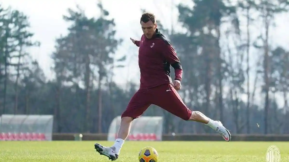 Mario Mandzukic Resmi Berkostum AC Milan, Berambisi Menjadi Monster di Atas Lapangan