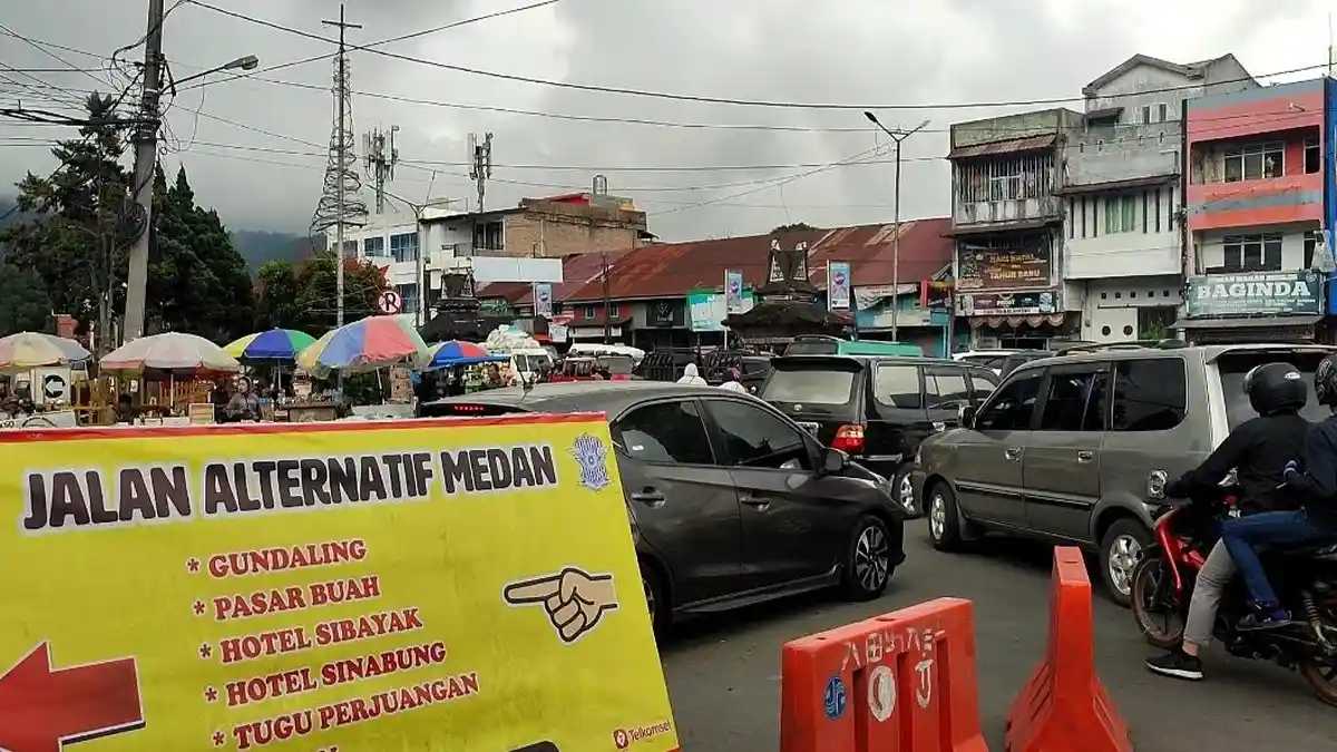 Kondisi Jalan Medan-Berastagi Macet Mengular hingga Perbatasan Deli Serdang