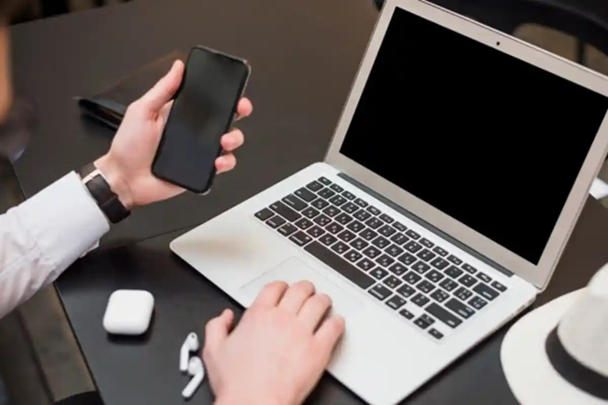 Cara Bersihkan Ponsel Agar Bebas Kuman, Perhatikan Hal Ini!