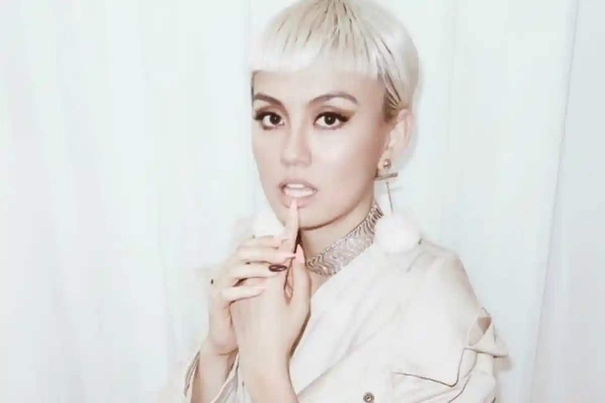 Agnez Mo Tanggapi Komentar Netizen yang Memintanya Berbicara dengan Bahasa Indonesia