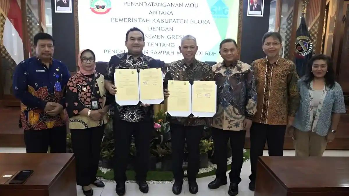 Semen Gresik dan Pemkab Blora Teken Kerja Sama Pengelolaan Sampah Kota Melalui Teknologi RDF