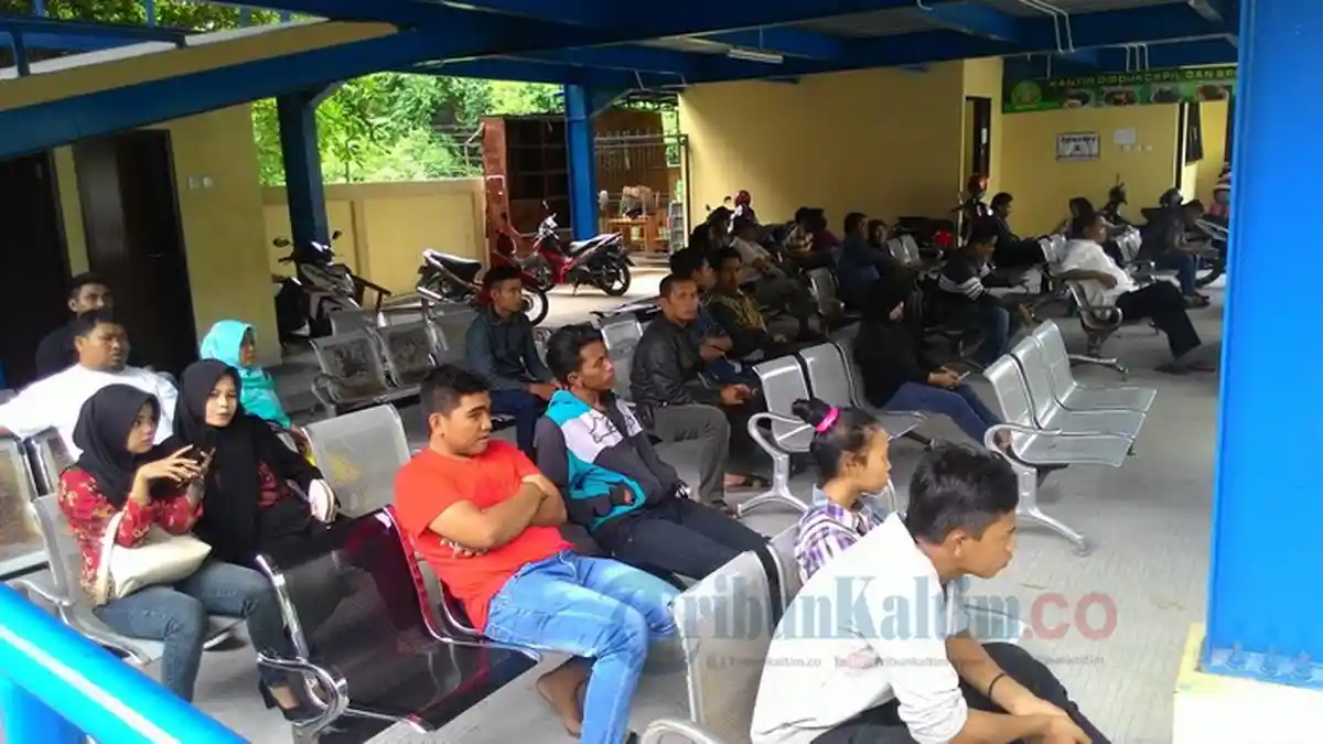 Masih Antre Rekam Data, Warga Akui Belum Tahu Waktunya Diperpanjang