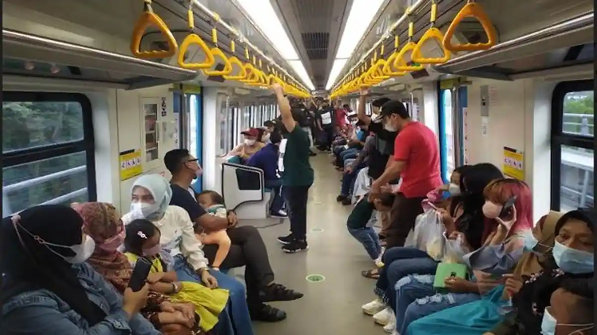 PTKAI Tambah Jadwal LRT Palembang, Ada 116.622 Penumpang Naik LRT Selama Periode Lebaran